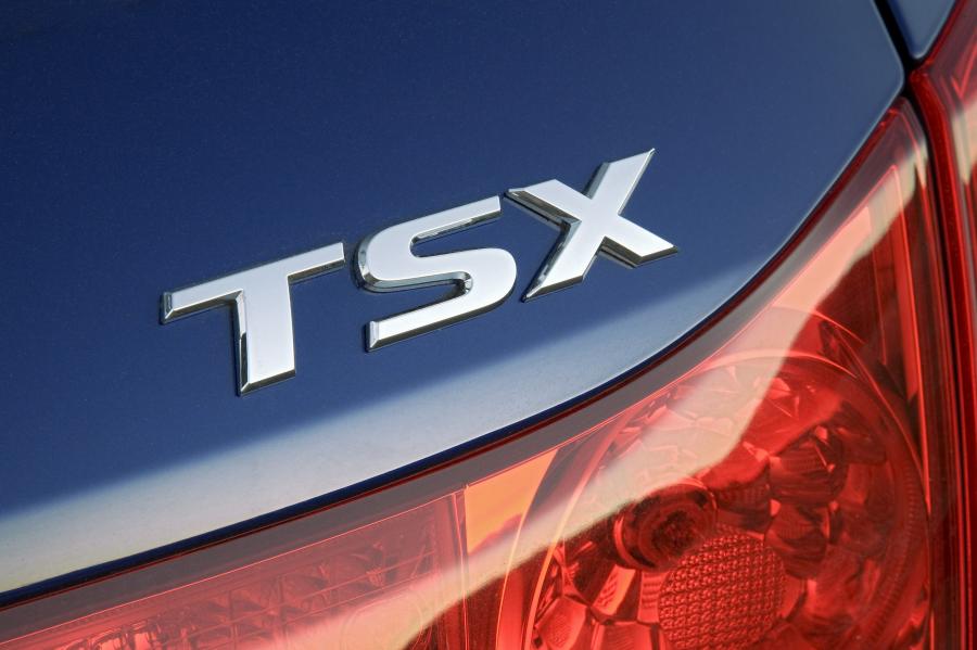 Логотип Acura TSX Sport Wagon 2010 года  (фото 46 из 63)